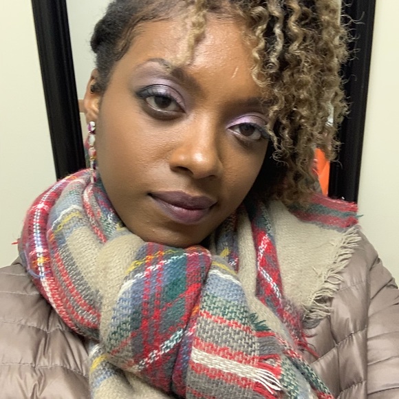 Meet your Posher, Tiffany - Picture 4 of 6